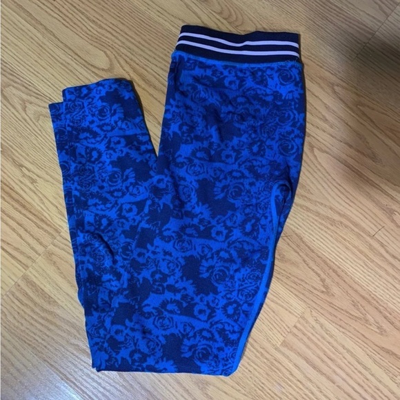 Fabletics Seamless “Sebastian” Blue Floral Jacquard Leggings - Picture 2 of 4
